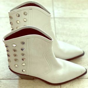 Marc Fisher White Studded Baily Booties ✌️